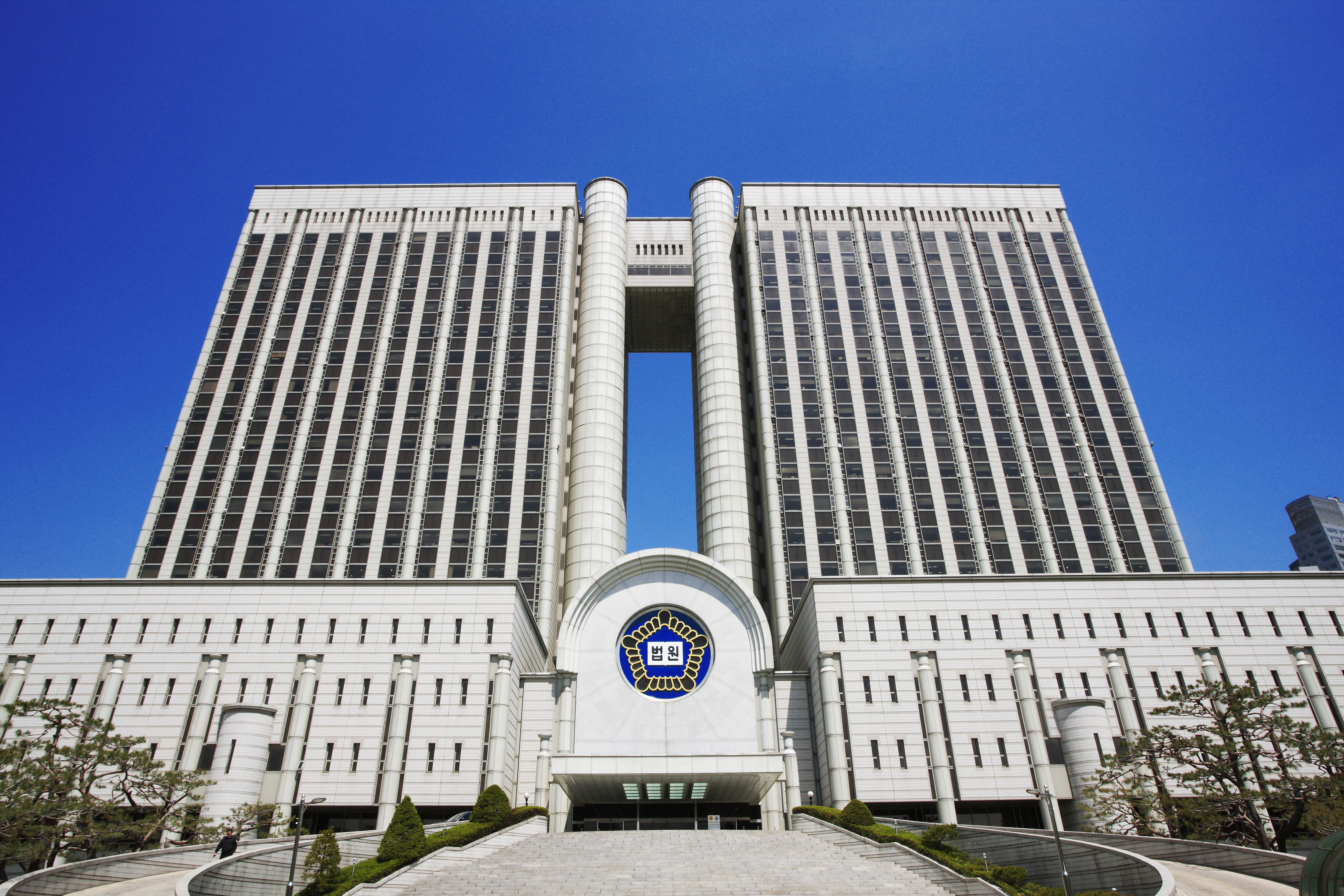 법원, 외국인보호위원 전체 명단 비공개 처분 취소